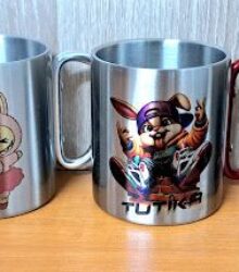 Plechový hrnček s karabinkou a potlačou